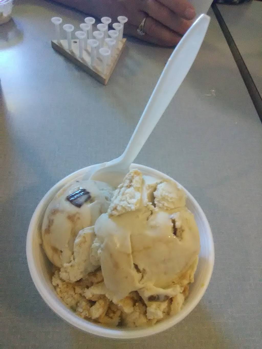 Dipsy Doodle Dairy Bar | restaurant | 143 Park St, Northfield, NH 03276, USA | 6032862100 OR +1 603-286-2100