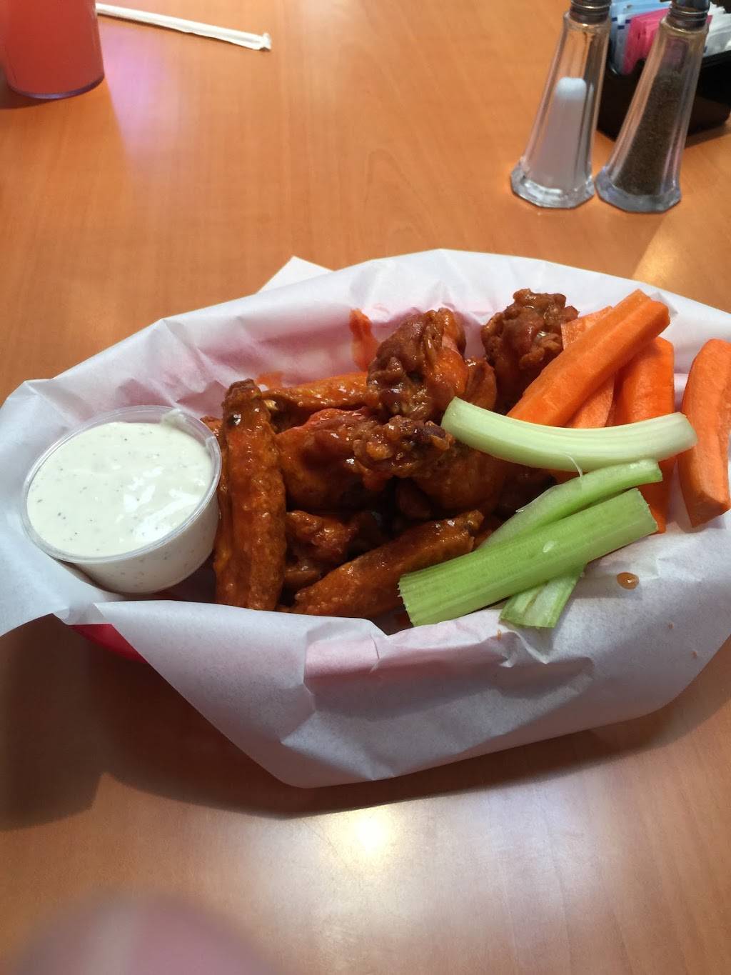 Hot Wings Cafe | cafe | 89 E Colorado Blvd, Pasadena, CA 91105, USA | 6264499055 OR +1 626-449-9055