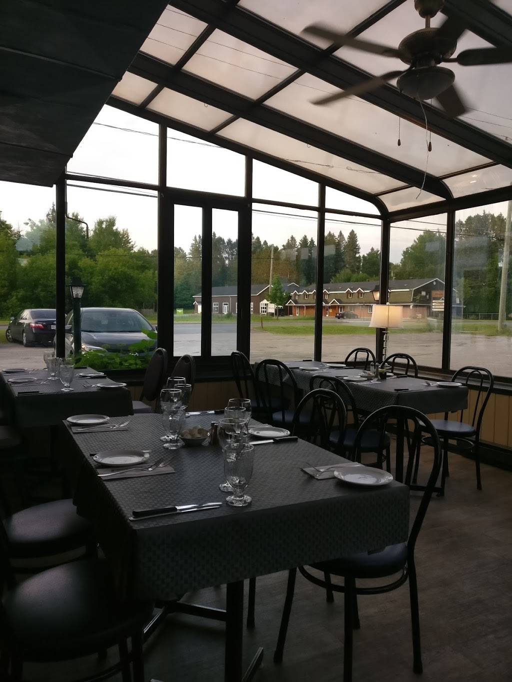 Restaurant LEscalope | restaurant | 597 Rue de Saint Jovite, Mont-Tremblant, QC J8E 2Z9, Canada | 8194253354 OR +1 819-425-3354