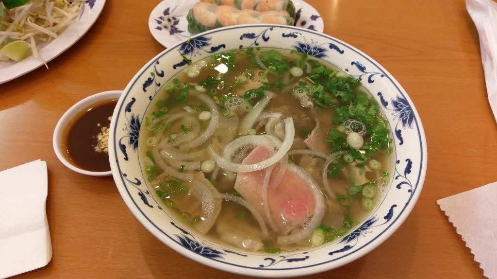 Viet House | restaurant | 11216 Lee Hwy, Fairfax, VA 22030, USA | 7039340923 OR +1 703-934-0923