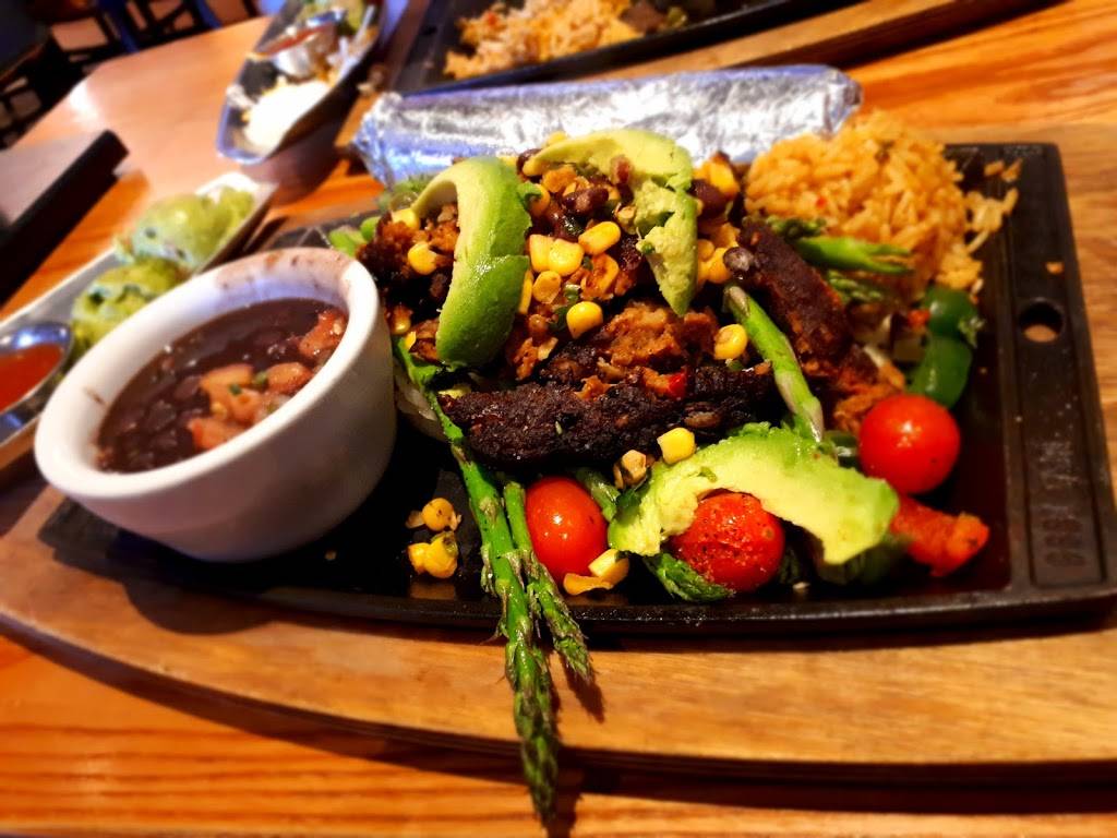 Chilis Grill & Bar | meal takeaway | 3940 Baldwin Rd, Auburn Hills, MI 48326, USA | 2483350658 OR +1 248-335-0658