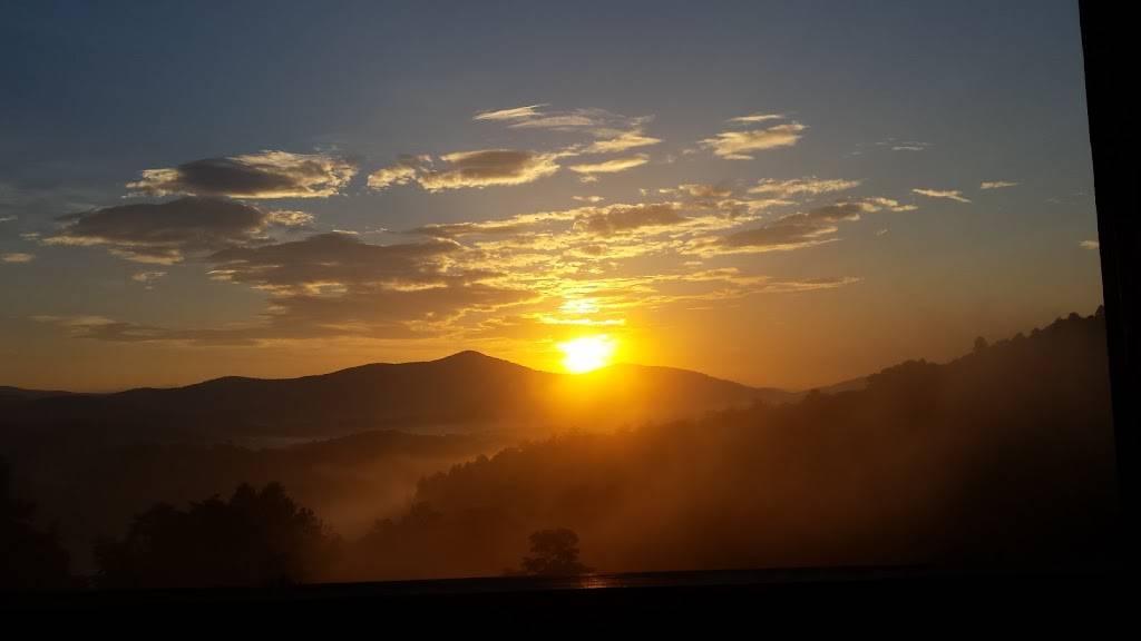 Mountain Creek Hideaway | restaurant | 108 Tall Pine Cir, Tellico Plains, TN 37385, USA | 4232617100 OR +1 423-261-7100