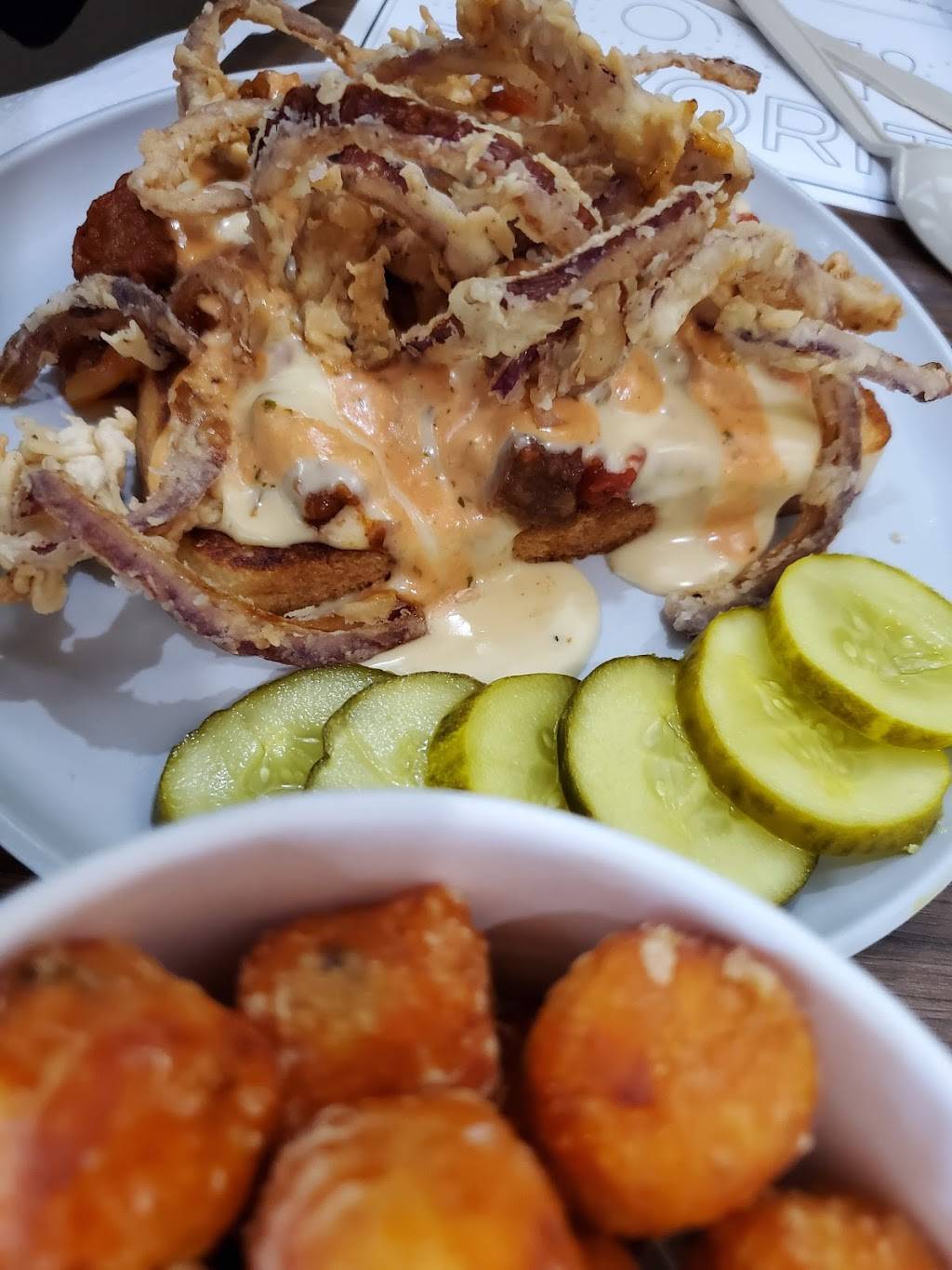 Wahlburgers @ Hy-vee | restaurant | Wahlburgers @ Hy-Vee, 2115 S MacArthur Blvd, Springfield, IL 62704, USA | 2177261011 OR +1 217-726-1011