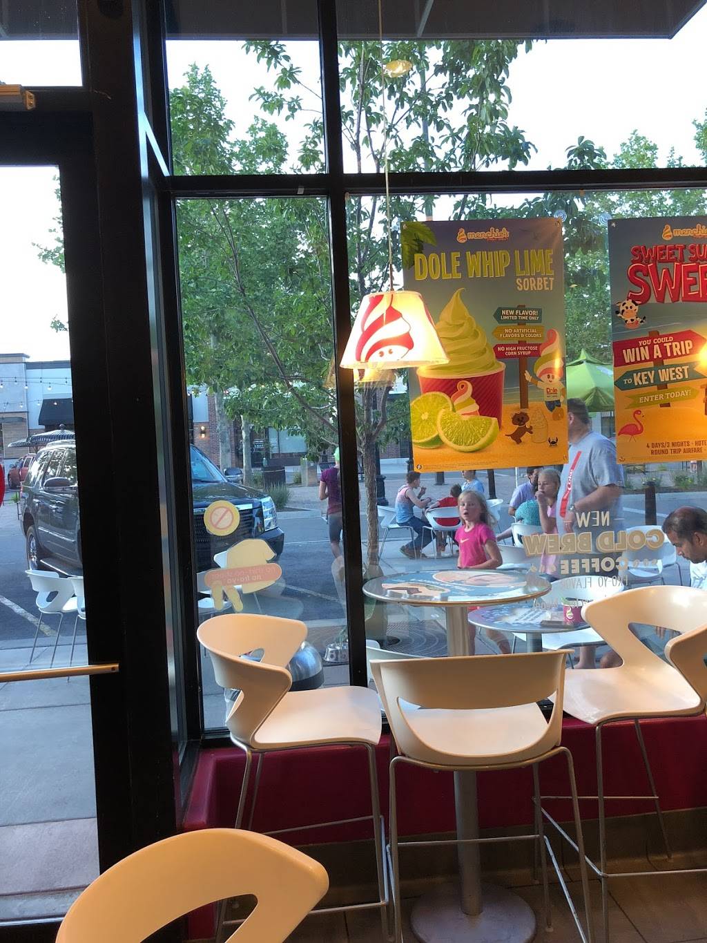 Menchies Frozen Yogurt | bakery | 1665 W, Towne Center Dr # B-4, South Jordan, UT 84095, USA | 8017272605 OR +1 801-727-2605