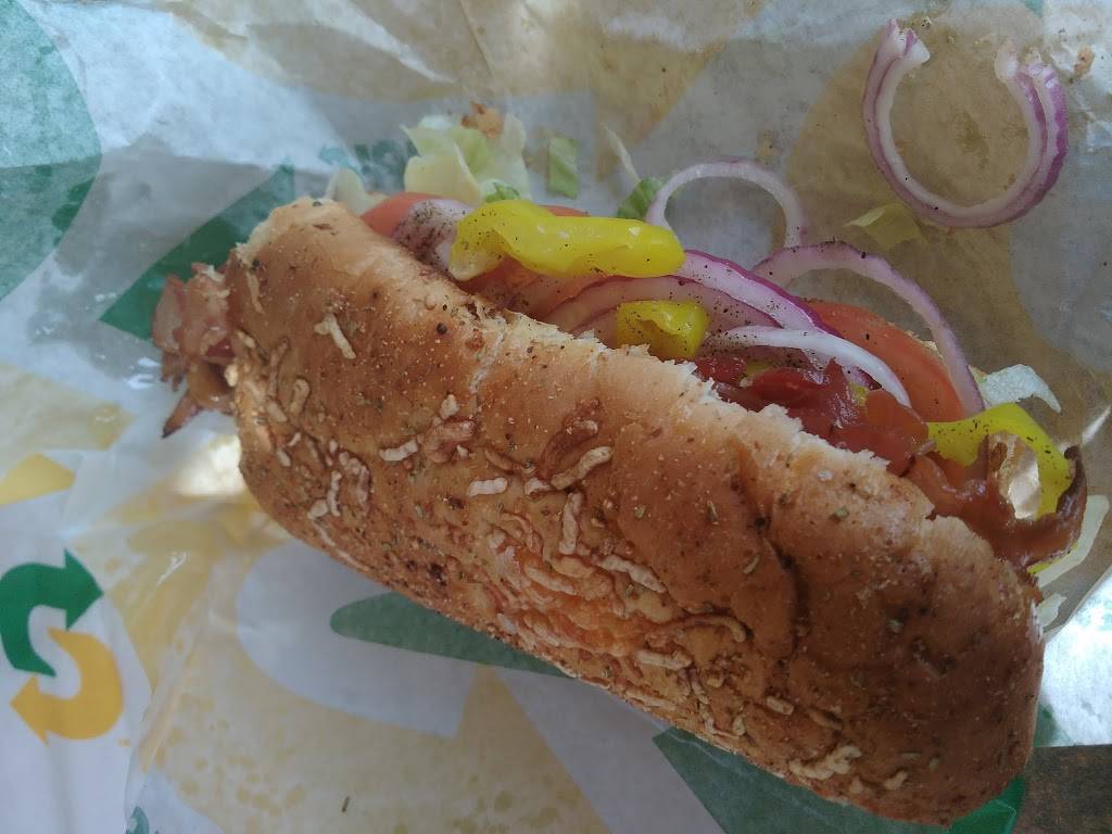 Subway | restaurant | 24 Shaker Rd, East Longmeadow, MA 01028, USA | 4135258189 OR +1 413-525-8189