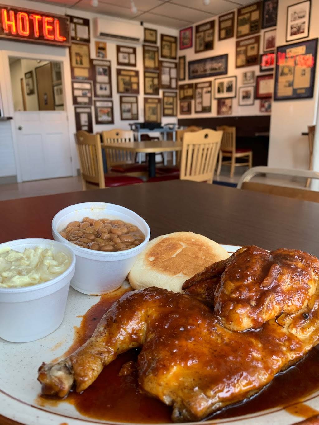 Dannys BBQ Stand | restaurant | 1019 Quarrier St, Charleston, WV 25301, USA | 3042054083 OR +1 304-205-4083