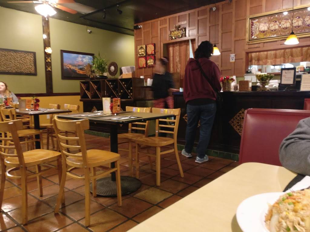 Leela Thai Restaurant | restaurant | 9725 Mission Gorge Rd, Santee, CA 92071, USA | 6193344019 OR +1 619-334-4019