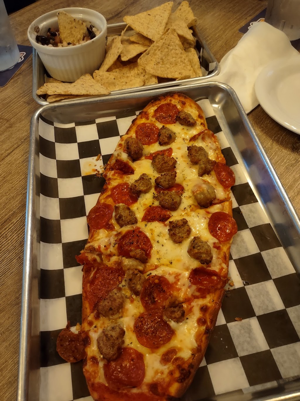 Joeys Pub & Cafe | restaurant | 222 N Seltzer St, Crestline, OH 44827, USA | 4194054005 OR +1 419-405-4005