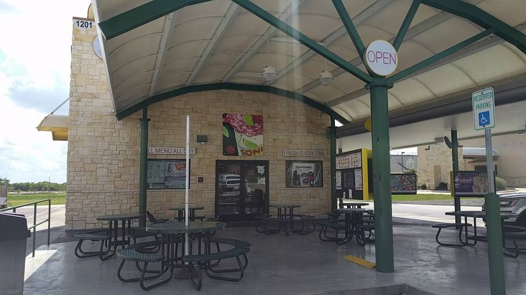 Sonic Drive-In | restaurant | 1201 University Blvd, Round Rock, TX 78665, USA | 5122388029 OR +1 512-238-8029