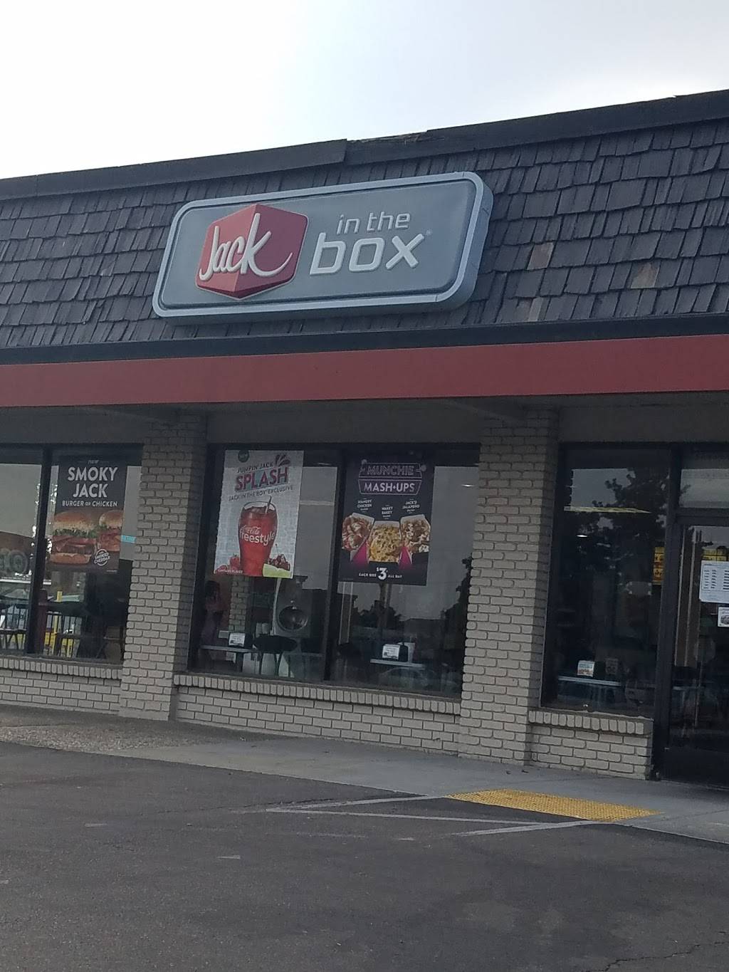 Jack in the Box | restaurant | 606 E F St, Oakdale, CA 95361, USA | 2098472598 OR +1 209-847-2598