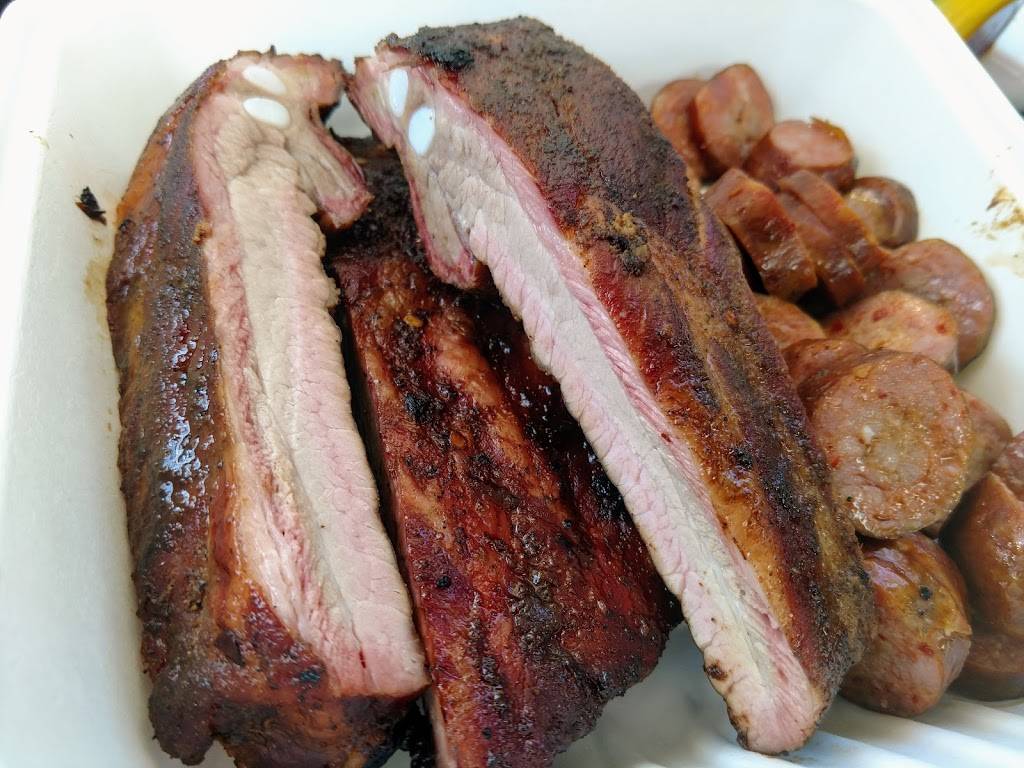 Phils Old Fashioned BBQ | restaurant | 589 Elm St, Milford, NH 03055, USA | 6038319238 OR +1 603-831-9238