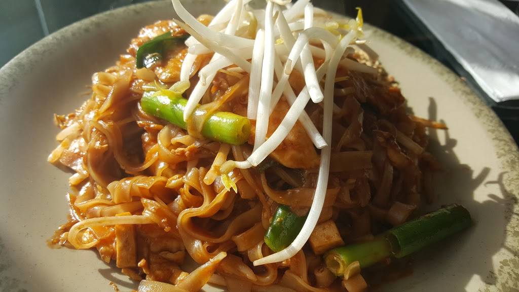 Hot Mama Nois Thai On The Fly | restaurant | 1410 Bayly St #6a, Pickering, ON L1W 3R3, Canada | 9058371037 OR +1 905-837-1037