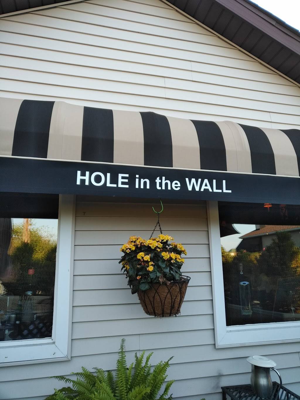 Francescos Hole In the Wall | restaurant | 254 Skokie Blvd, Northbrook, IL 60062, USA | 8472720155 OR +1 847-272-0155