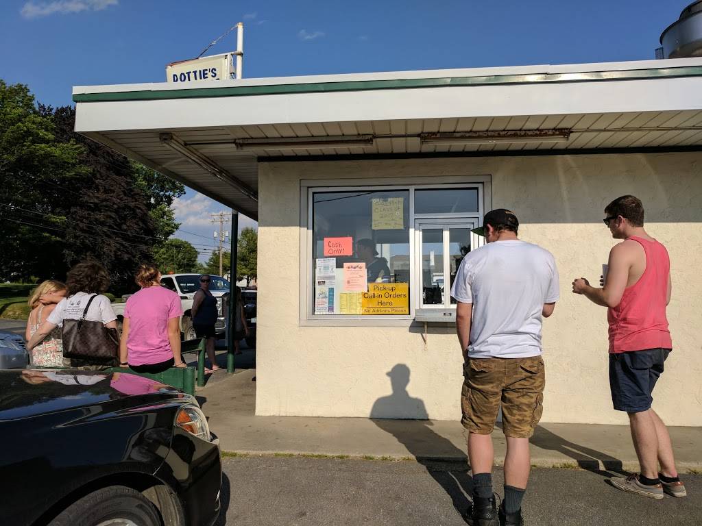Dotties Snack Bar | restaurant | 425 W 4th St, Quarryville, PA 17566, USA | 7177867274 OR +1 717-786-7274
