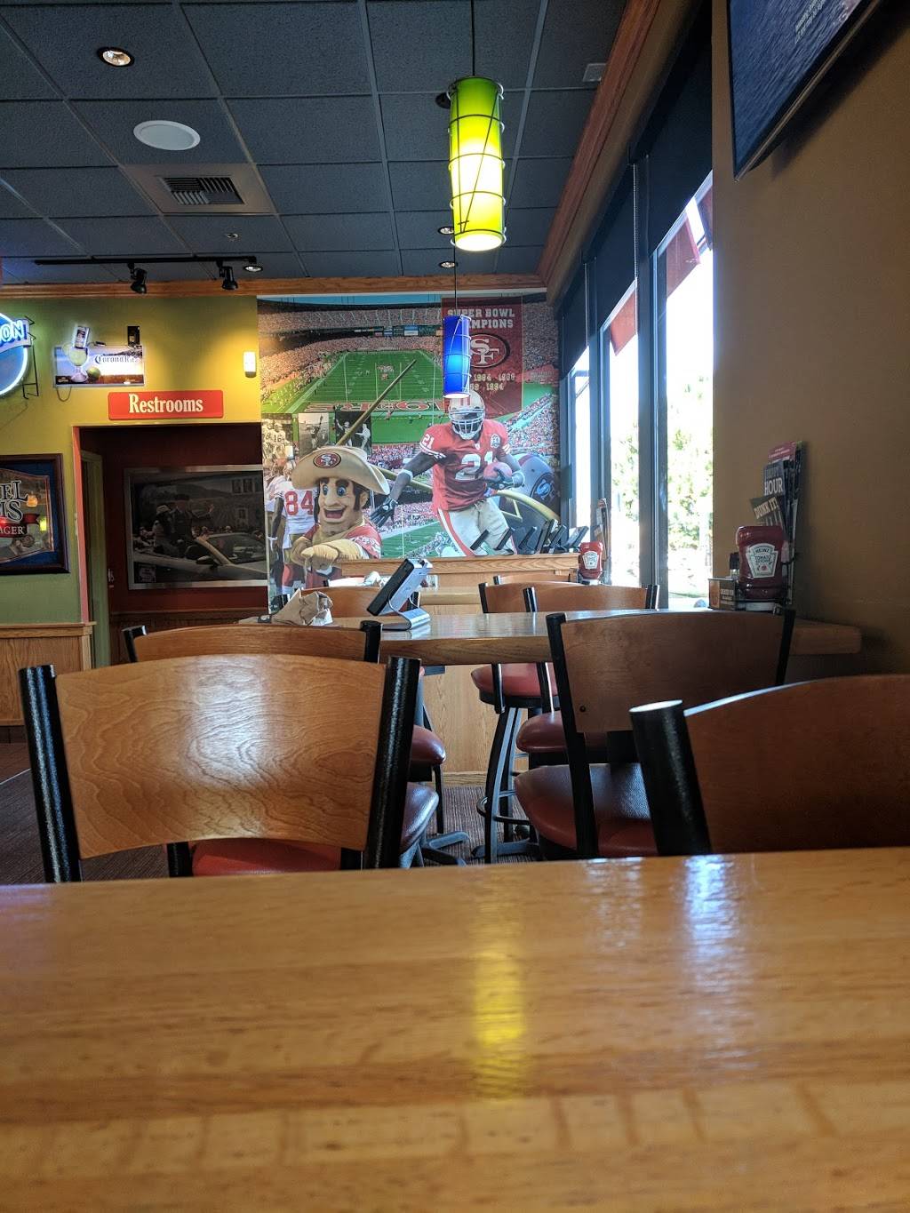 Applebees Grill + Bar | restaurant | 621 W Central Ave, Lompoc, CA 93436, USA | 8057352141 OR +1 805-735-2141