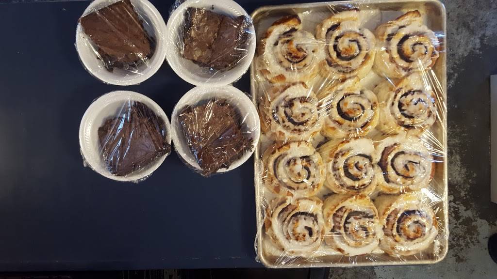 Hutchs Kuntry Kookin | restaurant | 127 Beach St, Ridgeville, SC 29472, USA | 8437719838 OR +1 843-771-9838