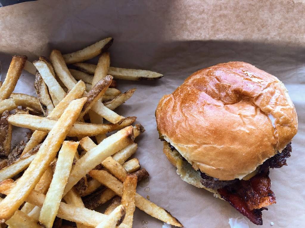 MOOYAH Burgers, Fries & Shakes | restaurant | 6309 McKee Rd #700, Fitchburg, WI 53719, USA | 6082701022 OR +1 608-270-1022