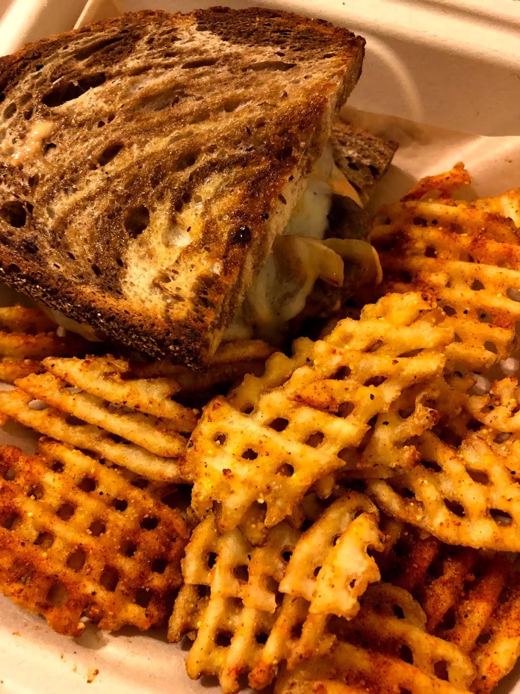 Punkys Bar and Grill | restaurant | 3063 Central Avenue North, St. Petersburg, FL 33713, USA | 7272014712 OR +1 727-201-4712