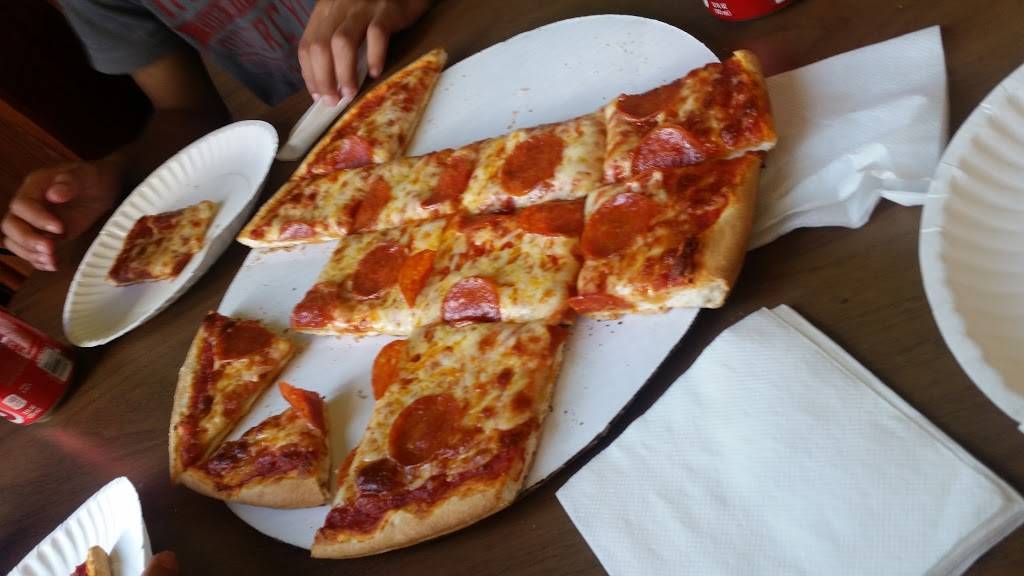 Little Clown Pizza | restaurant | 2801 N Central Park Ave, Chicago, IL 60618, USA | 7732767776 OR +1 773-276-7776