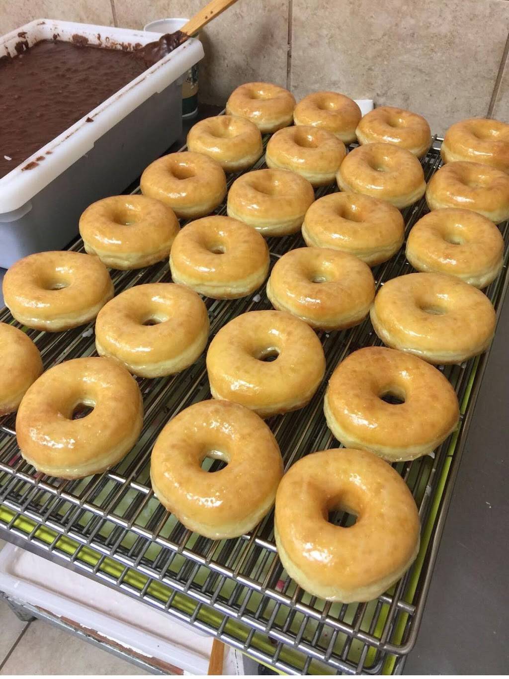 Donut Palace | restaurant | 1919 Batesville Blvd, Batesville, AR 72501, USA | 8705698133 OR +1 870-569-8133
