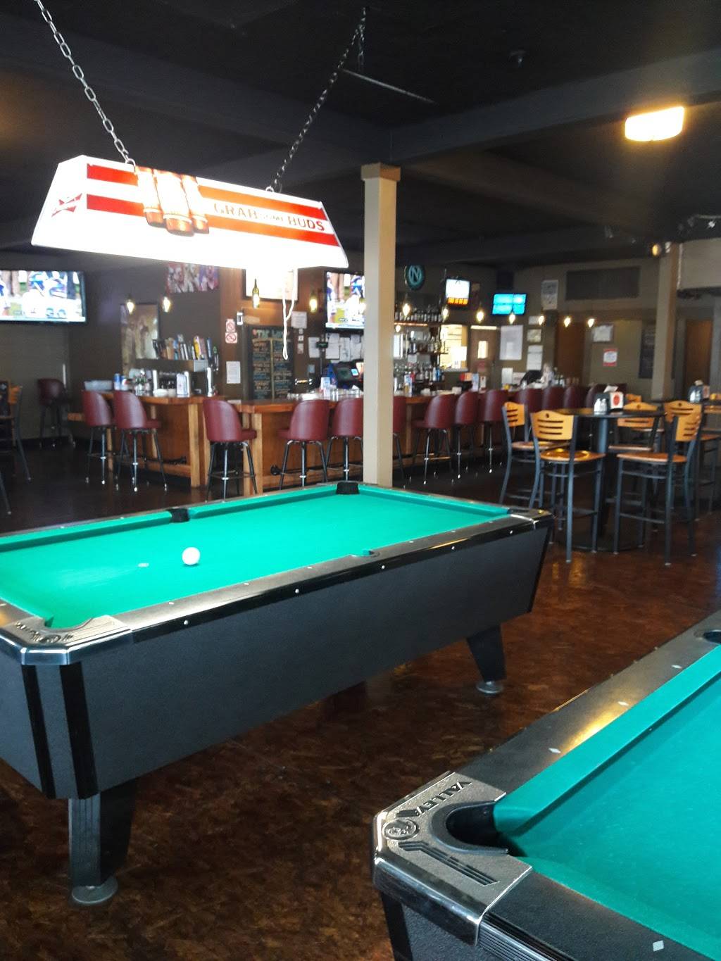 Putters Family Entertainment Center | restaurant | 1156 OR-99, Eugene, OR 97402, USA | 5416888901 OR +1 541-688-8901