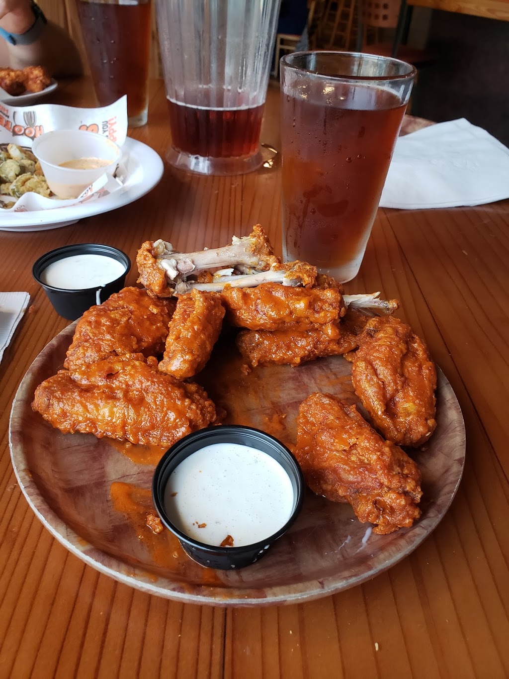 Hooters | restaurant | 28975 US-98, Daphne, AL 36526, USA | 2516253910 OR +1 251-625-3910