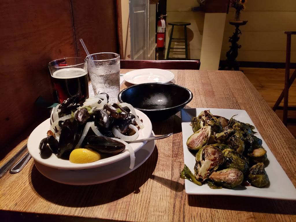 Berthas | night club | 734 S Broadway, Baltimore, MD 21231, USA | 4103275795 OR +1 410-327-5795