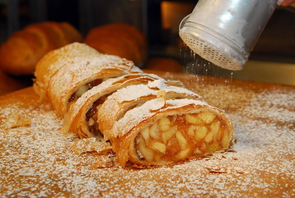 The Berghoff Restaurant | restaurant | 17 W Adams St, Chicago, IL 60603, USA | 3124273170 OR +1 312-427-3170