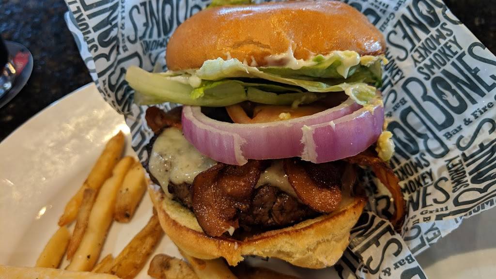 Smokey Bones Bar & Fire Grill | meal takeaway | 4875 28th St SE, Grand Rapids, MI 49512, USA | 6169565398 OR +1 616-956-5398