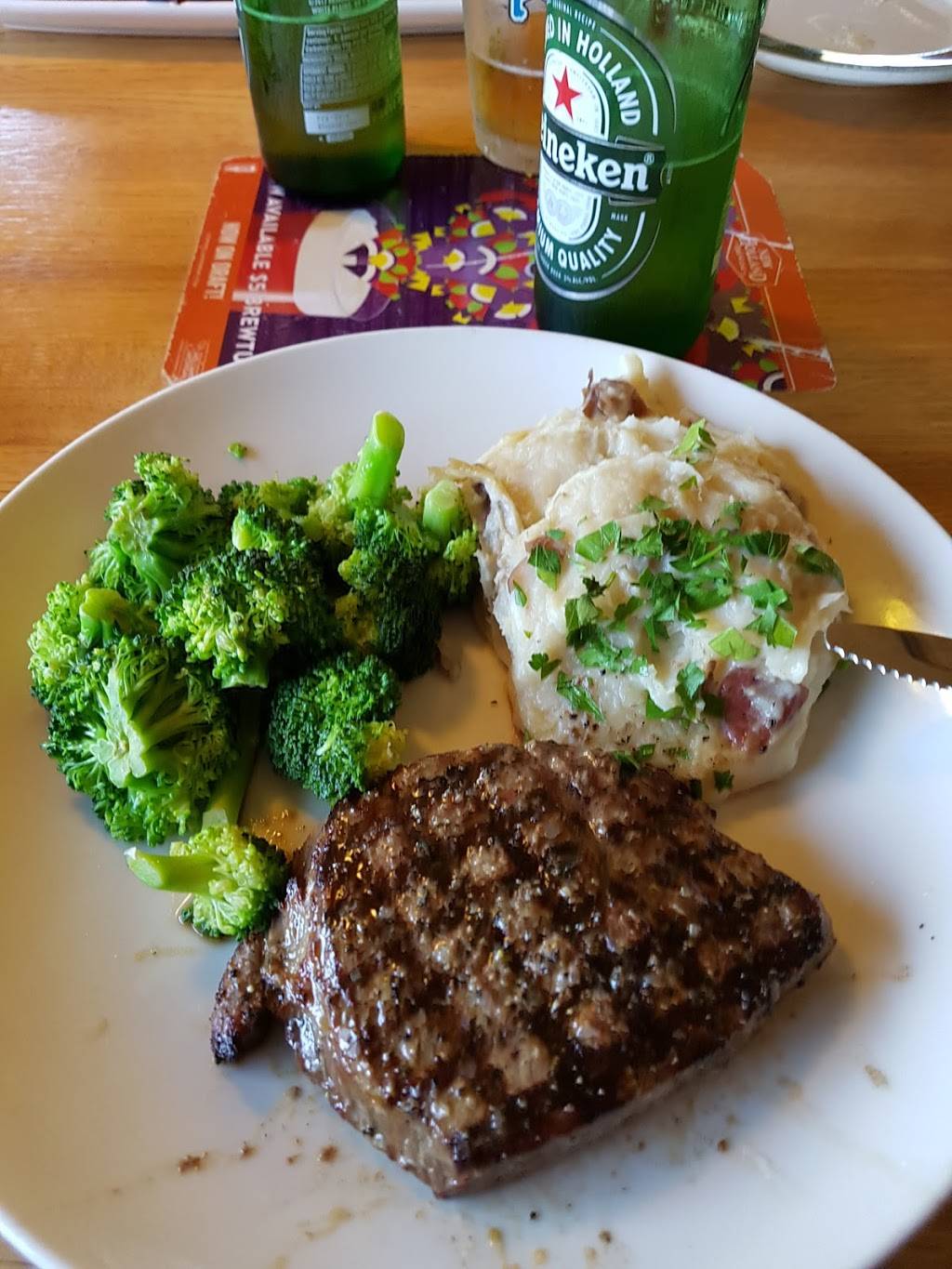 Applebees Grill + Bar | restaurant | 3250 Grand Ridge Dr NE, Grand Rapids, MI 49525, USA | 6163649492 OR +1 616-364-9492