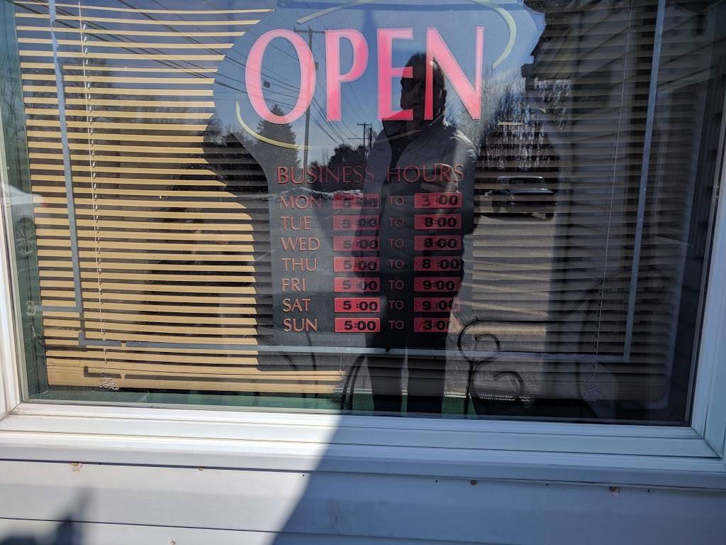 Family & Friends Country | restaurant | 244 E Moorestown Rd, Wind Gap, PA 18091, USA | 6107597477 OR +1 610-759-7477