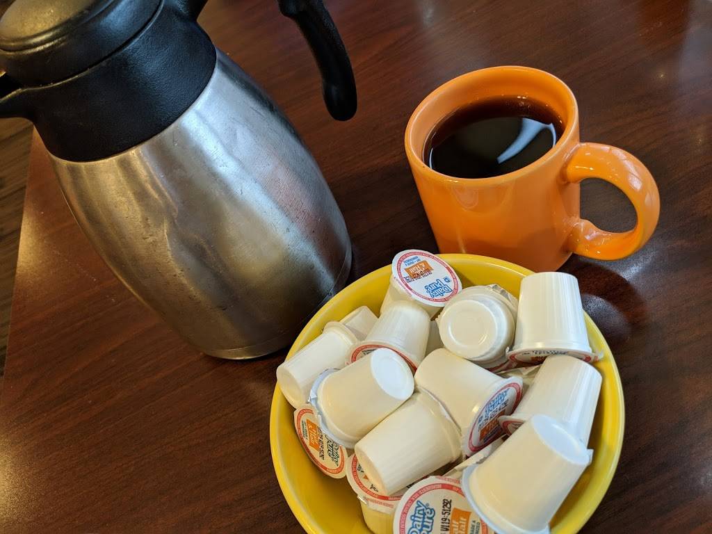 Village Inn | bakery | 1710 Lincoln Way, Clinton, IA 52732, USA | 5632427121 OR +1 563-242-7121