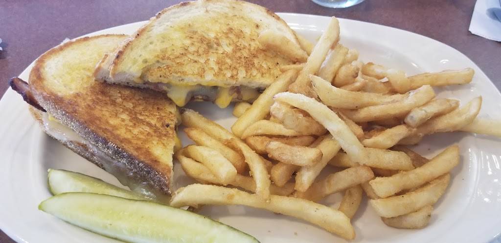 Harbor Lights Restaurant | restaurant | Upper Village Dr, Gilbertsville, KY 42044, USA | 2703624271 OR +1 270-362-4271