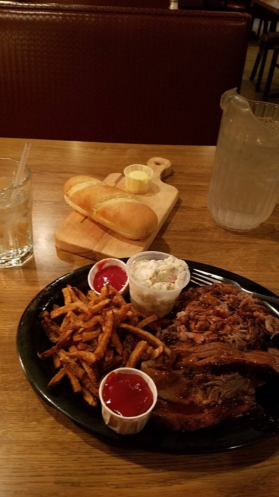 Neils Barbeque & Grill | restaurant | 470 Mall Blvd A, Dyersburg, TN 38024, USA | 7312852628 OR +1 731-285-2628