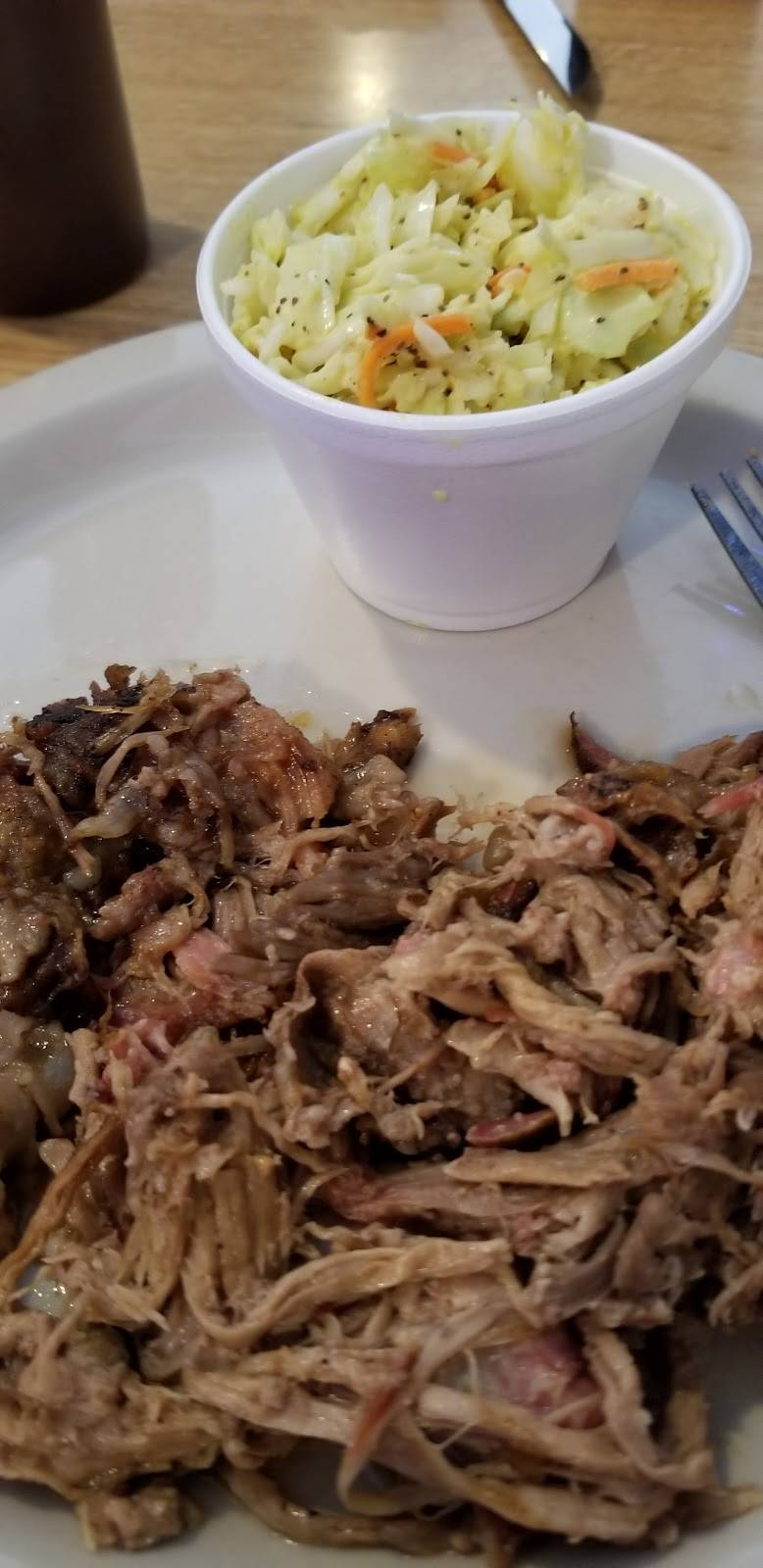 Guss Bar & BBQ, LLC | restaurant | 930 Middleway Pike, Inwood, WV 25428, USA | 3048850080 OR +1 304-885-0080