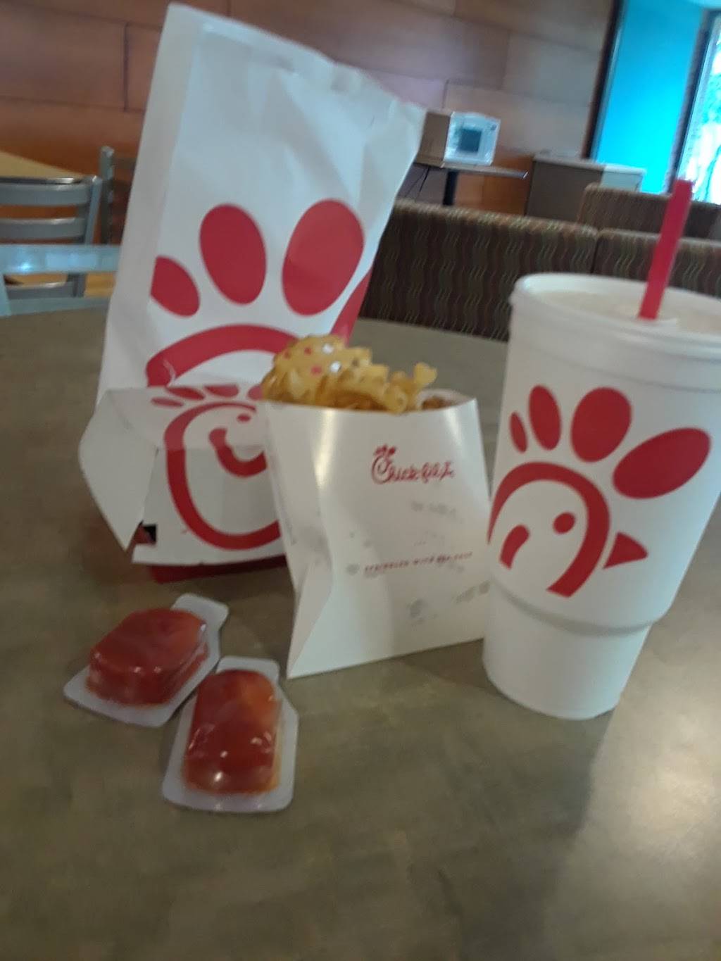 Chick-fil-A | restaurant | 878 W Cross St McKenny Hall, Ypsilanti, MI 48197, USA | 7344870260 OR +1 734-487-0260