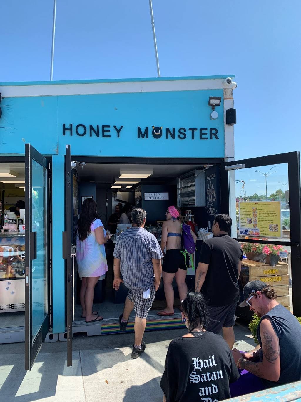 Honey Monster Gourmet Crispy Chicken | restaurant | 10 Main St #8, Wasaga Beach, ON L9Z 2K3, Canada | 4162687704 OR +1 416-268-7704