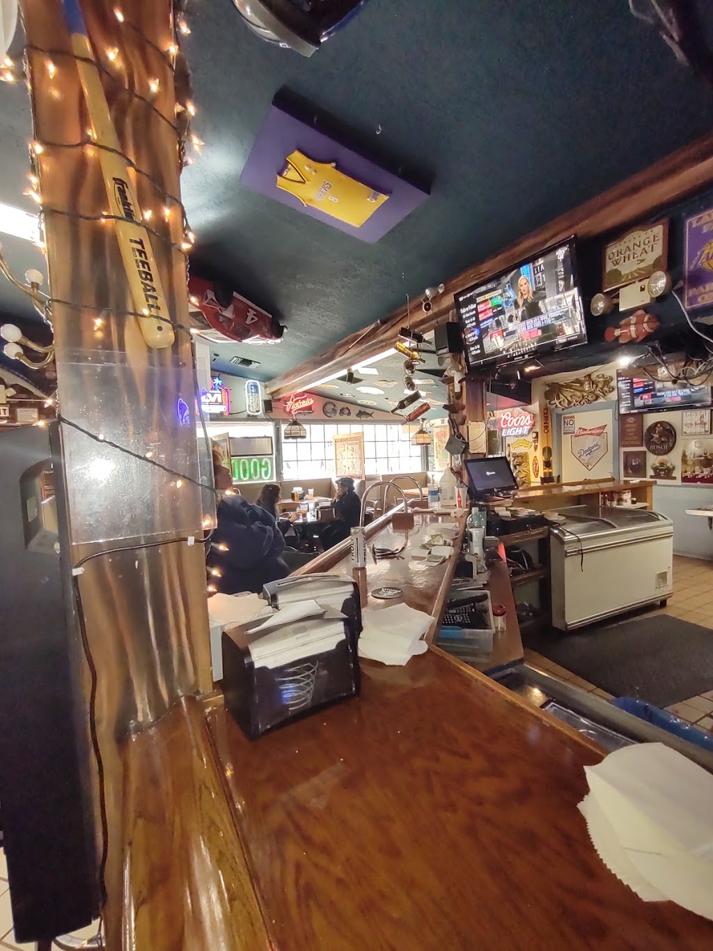 The Crows Nest Sports Grille | restaurant | 7279 Foothill Blvd, Tujunga, CA 91042, USA | 8183530852 OR +1 818-353-0852