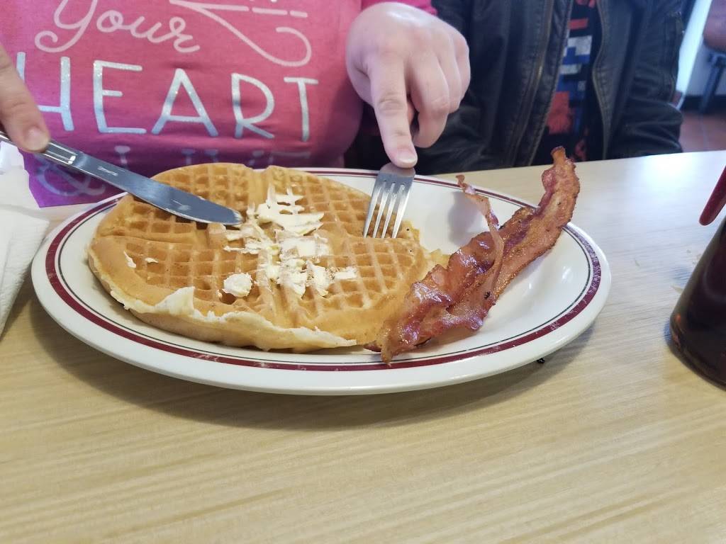 Huddle House | restaurant | 799 Radford Blvd, Dillon, SC 29536, USA | 8437741913 OR +1 843-774-1913