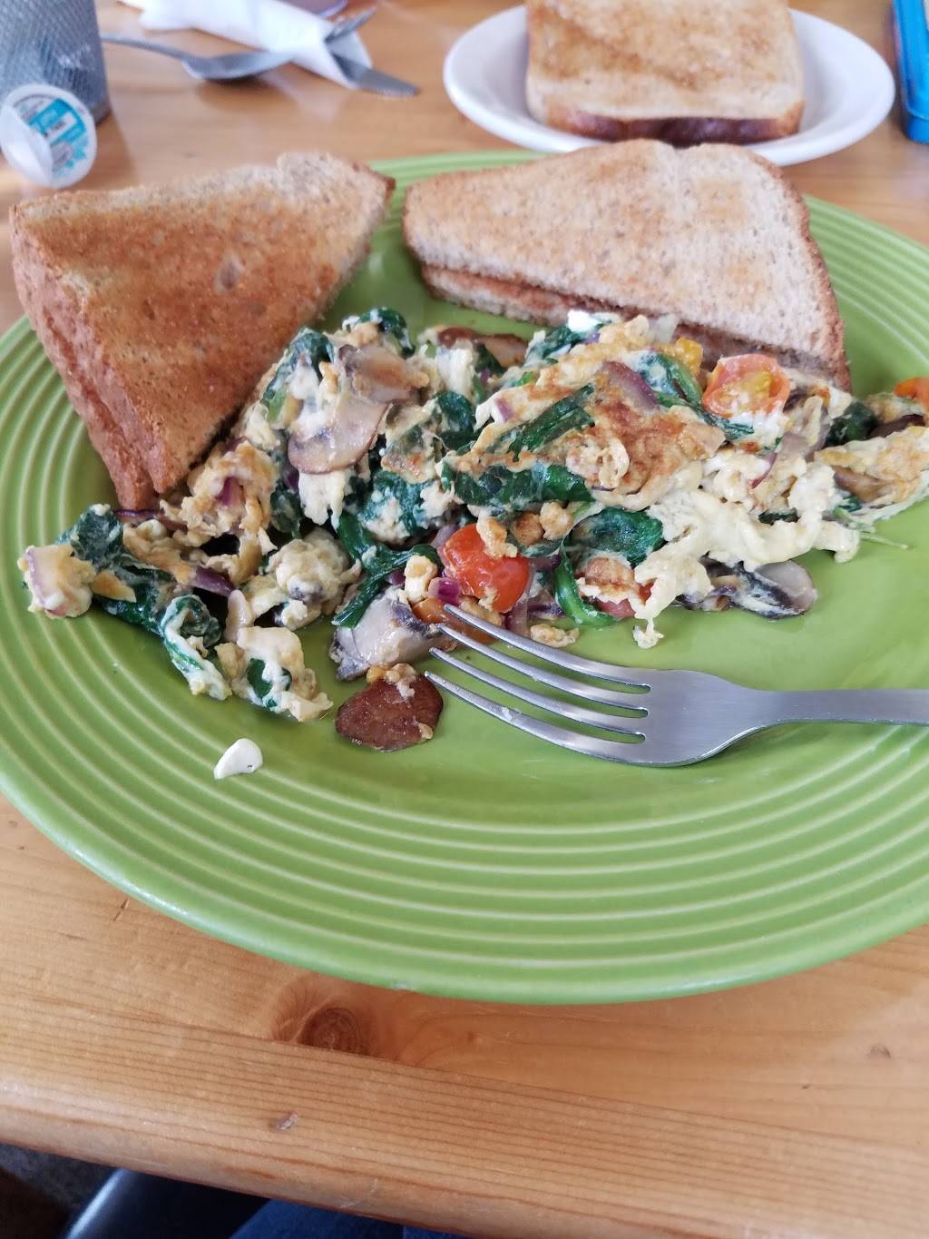 The Fly Inn | restaurant | 9596 626 10th St, Plainwell, MI 49080, USA | 2696851554 OR +1 269-685-1554