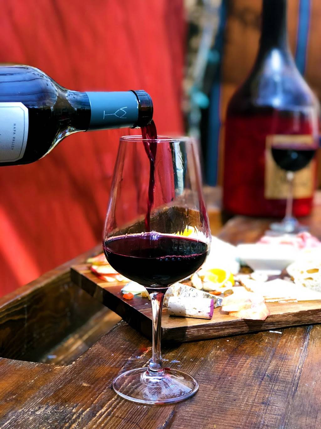 Vino Wine & Tapas Room | restaurant | 18046 W Ventura Blvd, Encino, CA 91316, USA | 8183432525 OR +1 818-343-2525