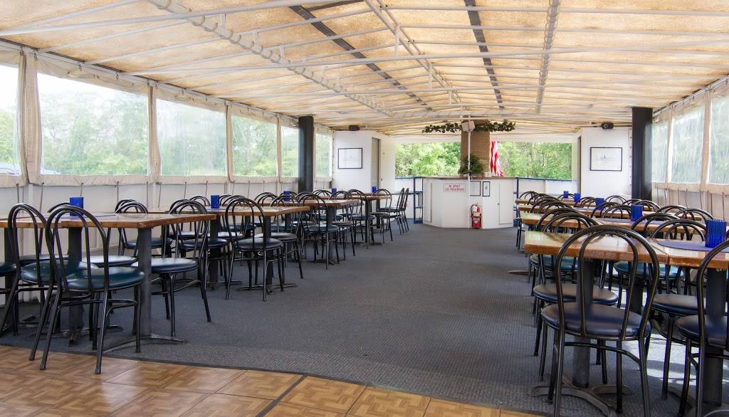 Clinton River Cruise Co | restaurant | 152 N River Rd, Mt Clemens, MI 48043, USA | 5864680212 OR +1 586-468-0212