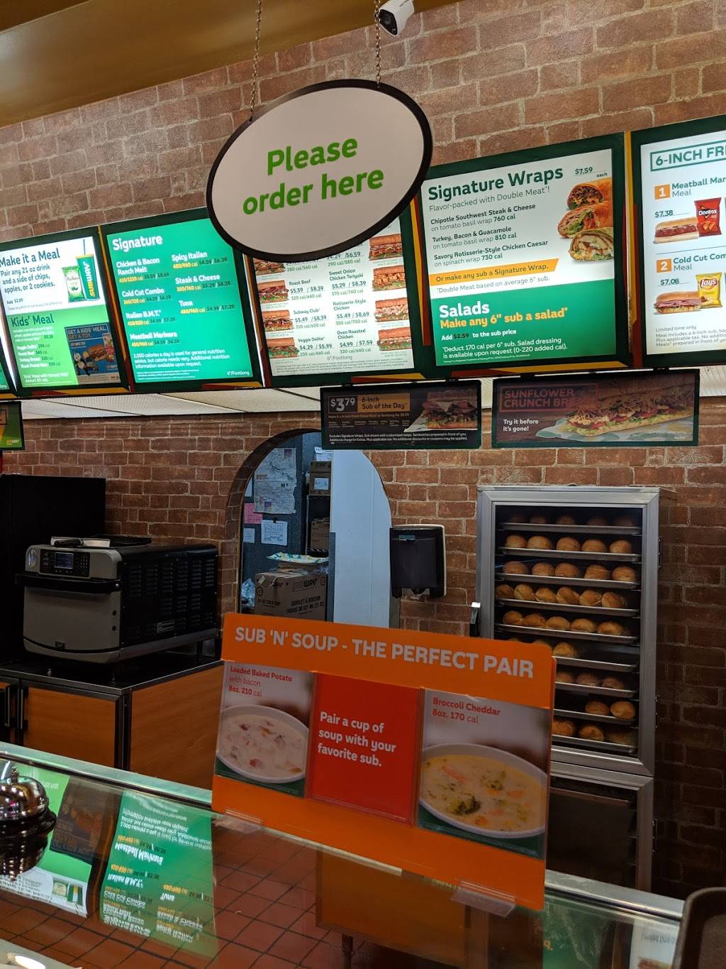 Subway | meal takeaway | Valley River Center Space G0014, Eugene, OR 97401, USA | 5414853521 OR +1 541-485-3521