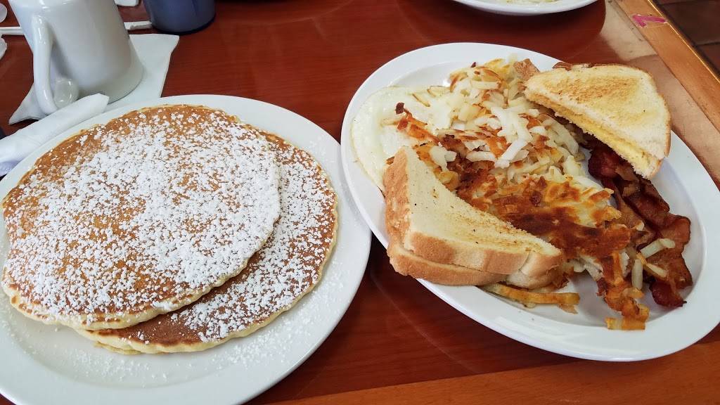 Oakwood Cafe | restaurant | 280 Liberty St, Walkerton, IN 46574, USA | 5745863724 OR +1 574-586-3724