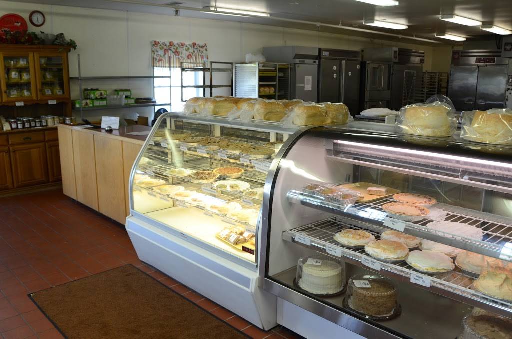 Gasthof Amish Village | bakery | 6747 E Gasthof Village Rd, Montgomery, IN 47558, USA | 8124862600 OR +1 812-486-2600