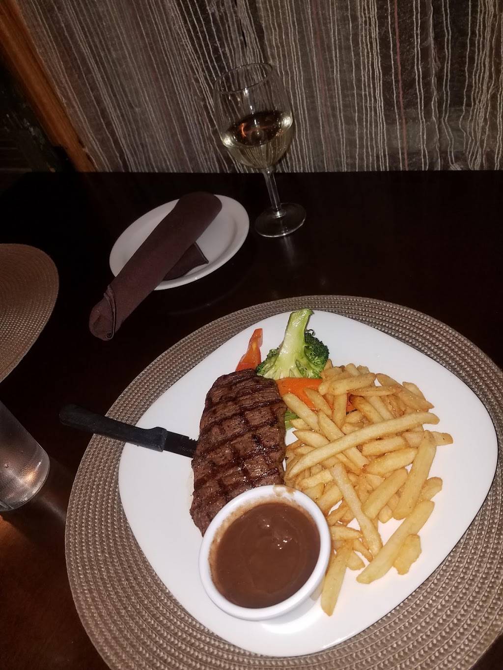 Blue Elephant Craft Brew House | restaurant | 96 Norfolk St S, Simcoe, ON N3Y 2W2, Canada | 5194282886 OR +1 519-428-2886