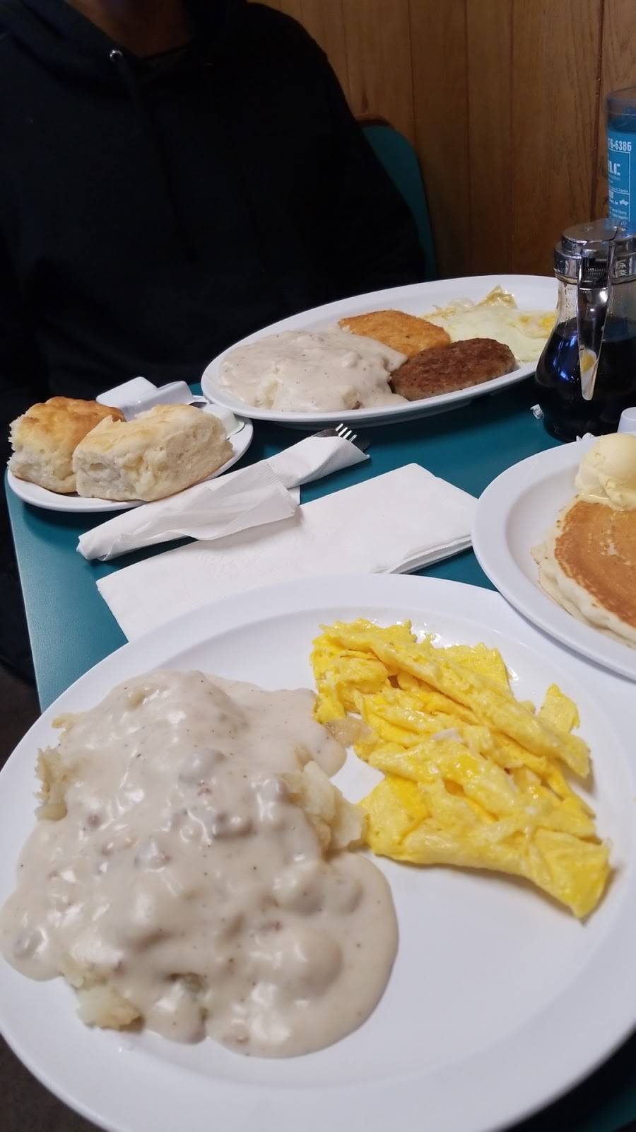 Skooters Family Restaurant | restaurant | 1602 State St, Columbus, IN 47201, USA | 8123766386 OR +1 812-376-6386