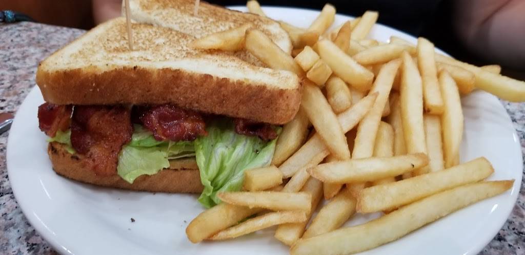 Leons Family Dining | restaurant | 23830 Michigan Ave, Dearborn, MI 48124, USA | 3135633713 OR +1 313-563-3713