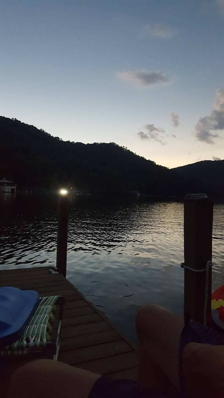 Lake Burton Cafe - The Last of the Dives | restaurant | 72 Jones Branch Rd, Clayton, GA 30525, USA | 7067826184 OR +1 706-782-6184