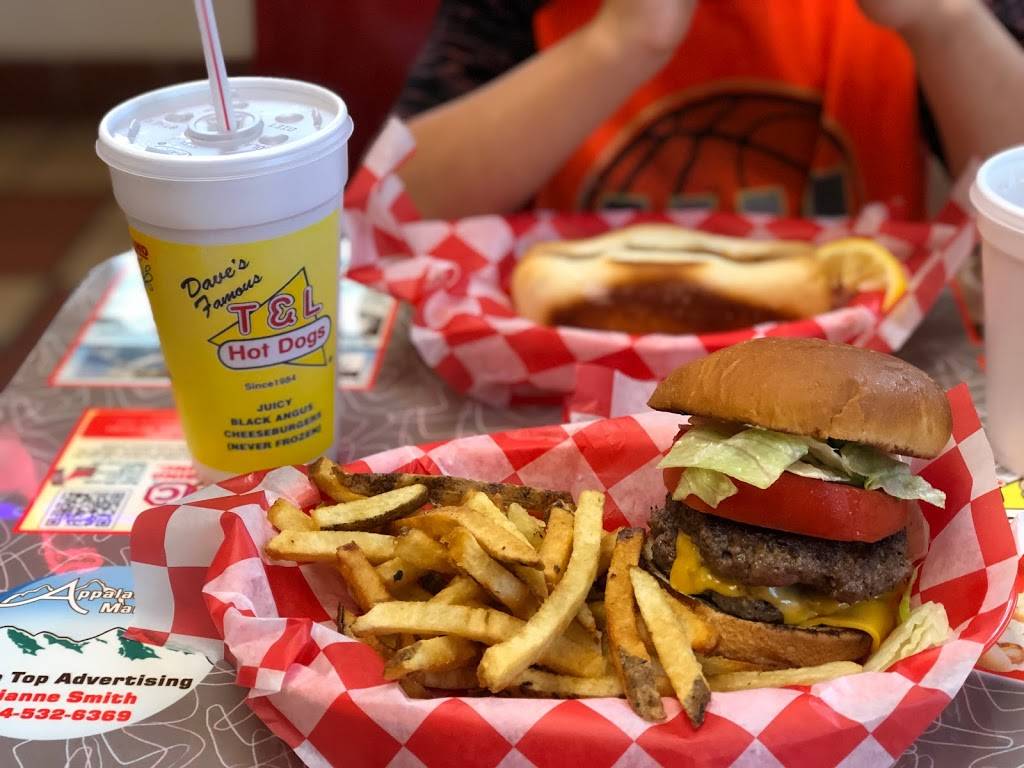 Daves Famous T & L Hot Dogs | restaurant | 1202 E Pike St, Clarksburg, WV 26301, USA | 3046223994 OR +1 304-622-3994